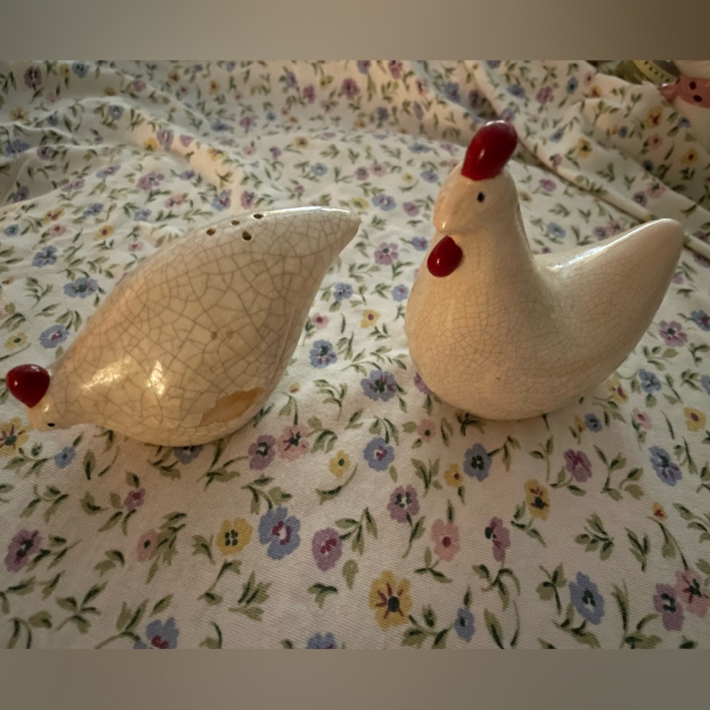 Vintage chicken salt and pepper shakers